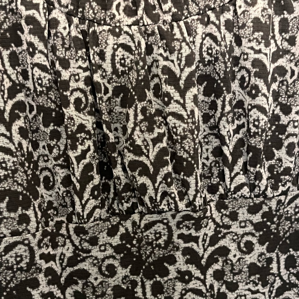 Liz Wear XL Black patterned long sleeve blouse - elasticized neckline - Picture 6 of 7